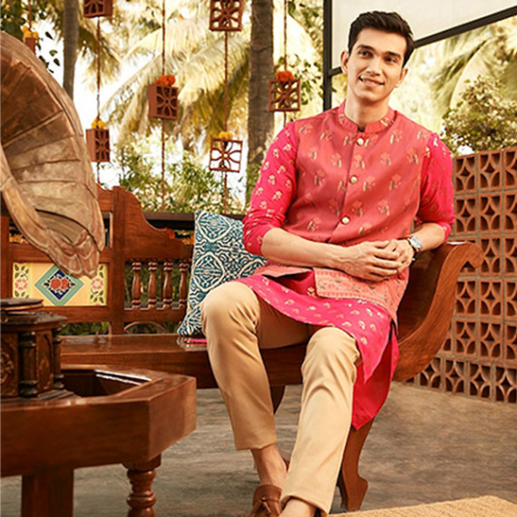 https://www.dailysales.in/products/men-magenta-pink-golden-floral-printed-thread-work-floral-kurta-2