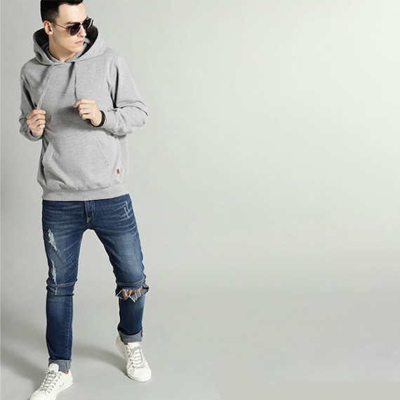 https://www.dailysales.in/products/the-lifestyle-co-men-grey-melange-solid-hooded-sweatshirt