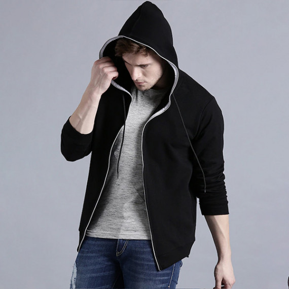 https://www.dailysales.in/products/men-black-solid-hooded-sweatshirt