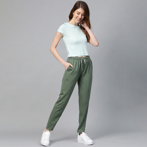 https://www.dailysales.in/products/women-black-solid-side-stripes-cropped-track-pants