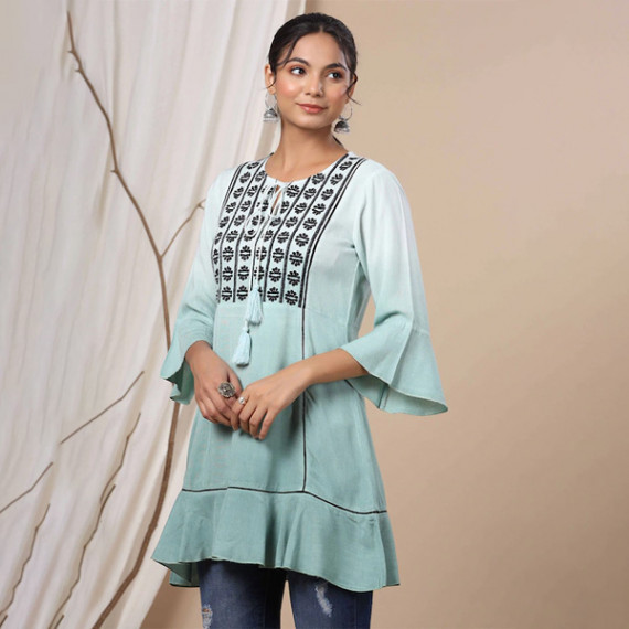 https://www.dailysales.in/products/women-green-tunics