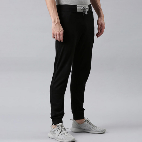 https://www.dailysales.in/products/men-black-solid-organic-cotton-track-pants