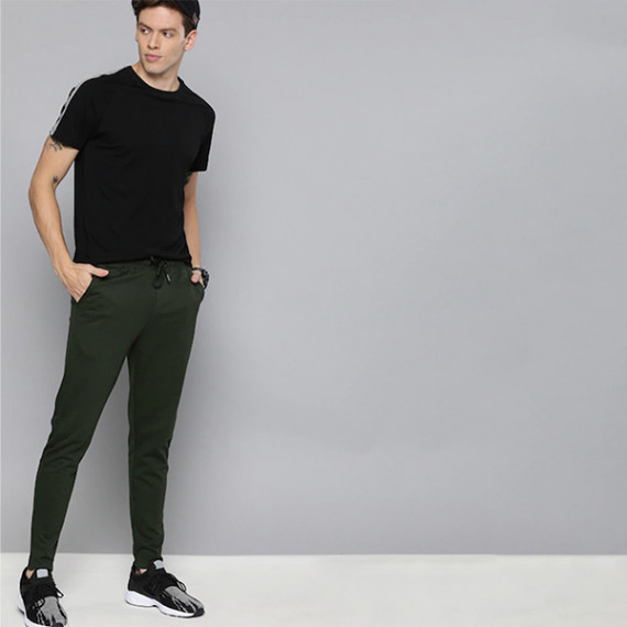 https://www.dailysales.in/products/men-olive-green-straight-fit-solid-track-pants
