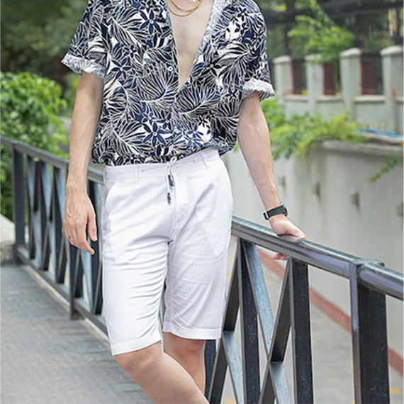 https://www.dailysales.in/products/men-white-solid-slim-fit-regular-shorts