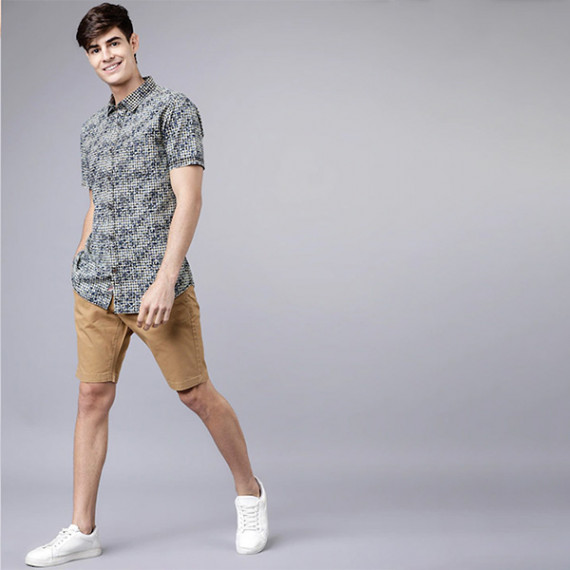https://www.dailysales.in/products/men-khaki-solid-slim-fit-regular-shorts