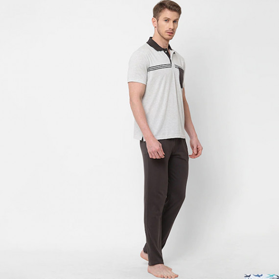 https://www.dailysales.in/products/men-white-grey-striped-pure-cotton-night-suit