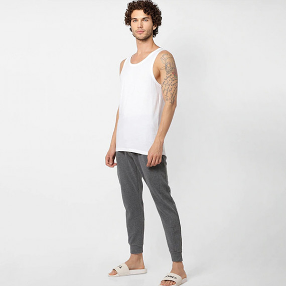 https://www.dailysales.in/products/men-pack-of-2-white-solid-innerwear-vests