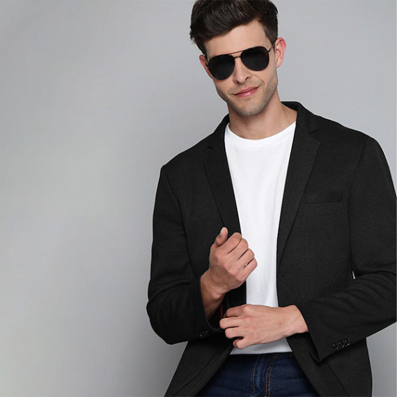 https://www.dailysales.in/products/men-black-textured-regular-fit-single-breasted-blazer