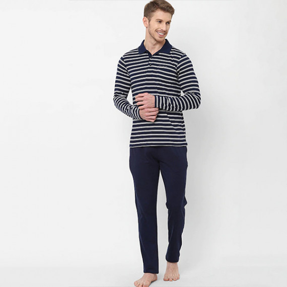 https://www.dailysales.in/products/men-navy-blue-white-printed-night-suit