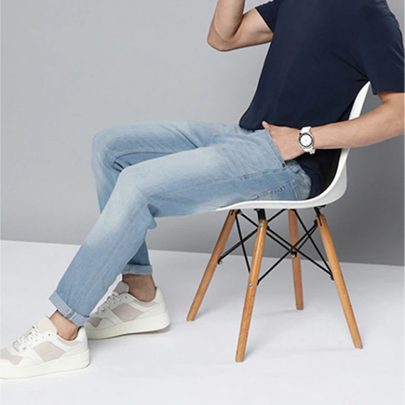 https://www.dailysales.in/products/men-blue-slim-tapered-fit-light-fade-stretchable-jeans