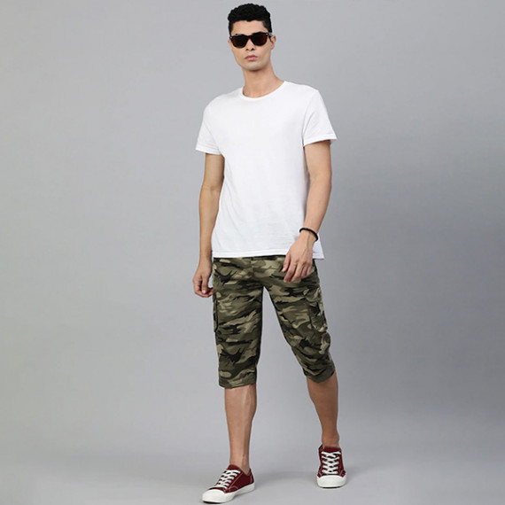 https://www.dailysales.in/products/men-olive-green-beige-camouflage-printed-pure-cotton-34th-cargo-shorts