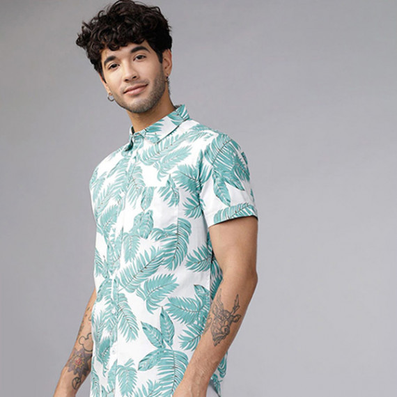 https://www.dailysales.in/products/men-green-white-slim-fit-printed-casual-shirt