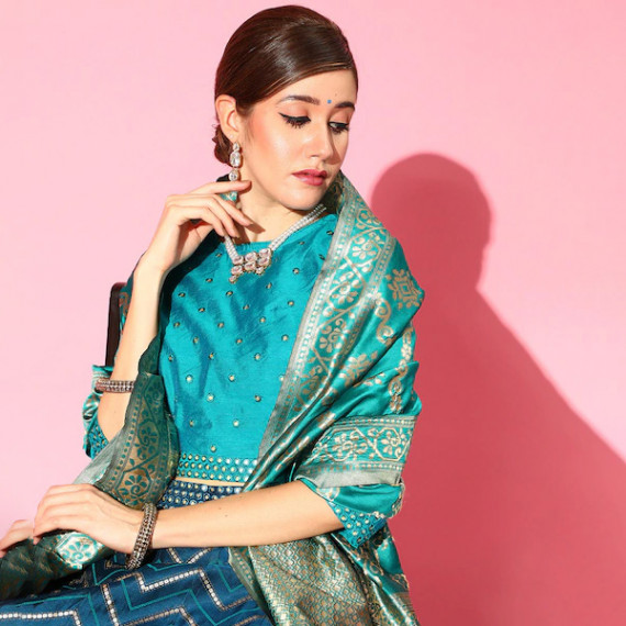 https://www.dailysales.in/products/women-navy-blue-embellished-ready-to-wear-lehenga-blouse-with-dupatta
